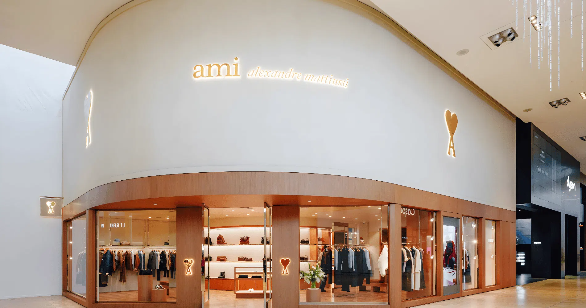 Banner 1 - Ami Paris France