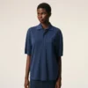 Ami de Coeur Polo en coton bleu avec écusson en tricot