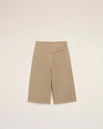 Bermuda beige en coton avec ceinture enveloppante
