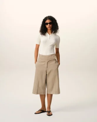 Bermuda beige en coton avec ceinture enveloppante