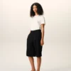 Bermuda large en laine vierge noire à taille basse