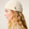 Bonnet en laine blanche avec étiquette en cuir Ami