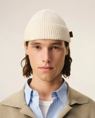 Bonnet en laine blanche avec étiquette en cuir Ami