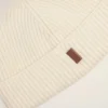 Bonnet en laine blanche avec étiquette en cuir Ami