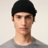 Bonnet en laine noire avec étiquette en cuir « Ami »