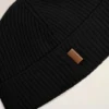 Bonnet en laine noire avec étiquette en cuir « Ami »