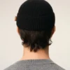 Bonnet en laine noire avec étiquette en cuir « Ami »