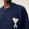 Cardigan bleu en laine à col rond Ami de Coeur