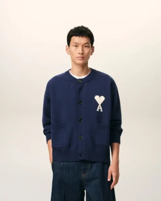Cardigan bleu en laine à col rond Ami de Coeur