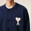 Cardigan bleu en laine à col rond Ami de Coeur