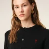 Cardigan à col rond en laine noire avec motif « Ami de Coeur » contrasté