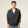 Cardigan en laine grise avec motif Ami de Coeur contrasté