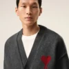 Cardigan en laine grise avec motif Ami de Coeur contrasté