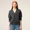 Cardigan en laine grise avec motif Ami de Coeur contrasté