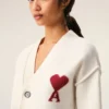 Cardigan en laine naturelle avec motif Ami de Coeur contrasté