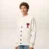 Cardigan en laine naturelle avec motif Ami de Coeur contrasté