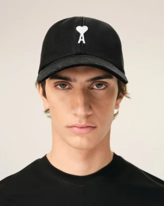 Casquette en coton noir avec écusson en feutre Ami de Coeur