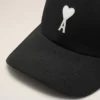 Casquette en coton noir avec écusson en feutre Ami de Coeur