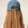 Casquette en denim bleu avec broderie « Ami de Coeur »