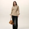 Chemise ajustée à col pointu en coton beige