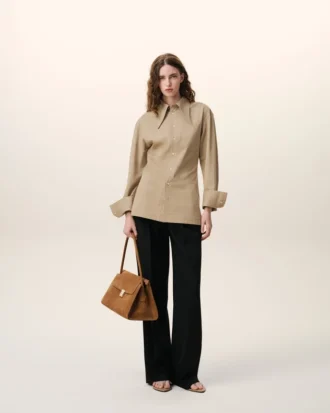 Chemise ajustée à col pointu en coton beige