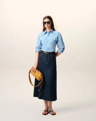Chemise ajustée à col pointu en coton bleu