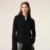 Chemise ajustée à col pointu en soie mélangée noire