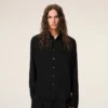 Chemise ajustée à col pointu en soie mélangée noire