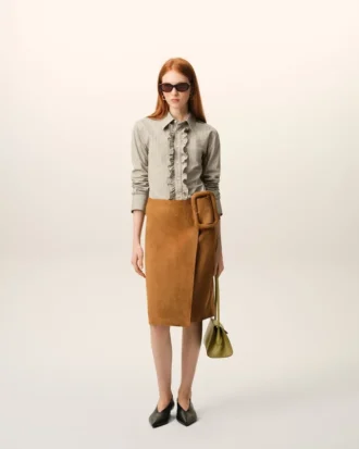 Chemise ajustée à manches longues en coton beige à volants
