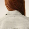 Chemise ajustée à manches longues en coton beige à volants