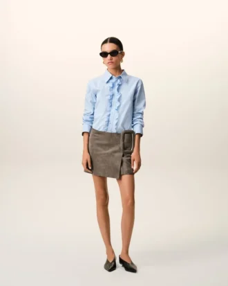 Chemise ajustée à manches longues en coton bleu à volants
