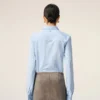 Chemise ajustée à manches longues en coton bleu à volants
