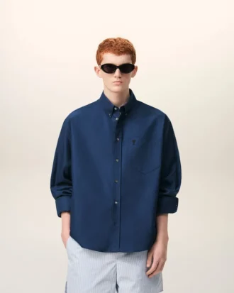 Chemise Ami de Coeur en coton bleu, coupe carrée et brodée