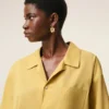Chemise carrée à manches courtes et col camp en coton jaune