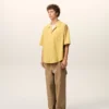 Chemise carrée à manches courtes et col camp en coton jaune