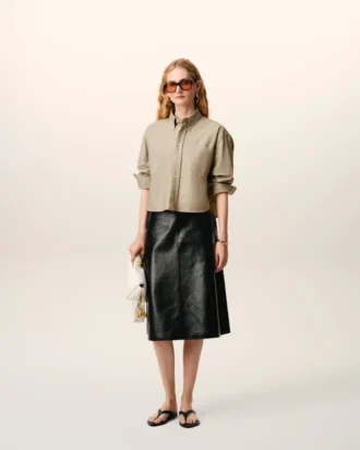 Chemise courte en coton beige avec motif Ami de Coeur en relief