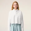 Chemise courte en coton blanc avec motif « Ami de Coeur » en relief