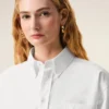 Chemise courte en coton blanc avec motif « Ami de Coeur » en relief