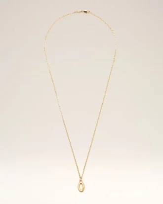 Collier avec pendentif « 0 » martelé en laiton doré