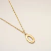 Collier avec pendentif « 0 » martelé en laiton doré