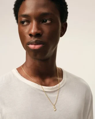 Collier avec pendentif « 3 » martelé en laiton doré