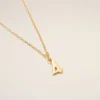 Collier avec pendentif « 4 » en laiton martelé doré