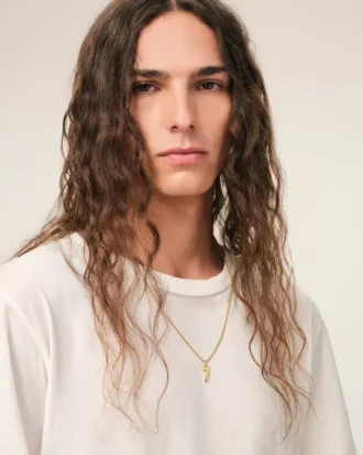 Collier avec pendentif « 7 » martelé en laiton doré