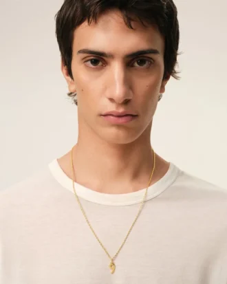 Collier avec pendentif « 9 » martelé en laiton doré