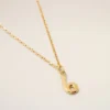 Collier pendentif « 6 » martelé en laiton doré