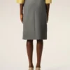 Jupe midi en laine vierge grise avec ceinture à grande boucle