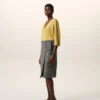 Jupe midi en laine vierge grise avec ceinture à grande boucle