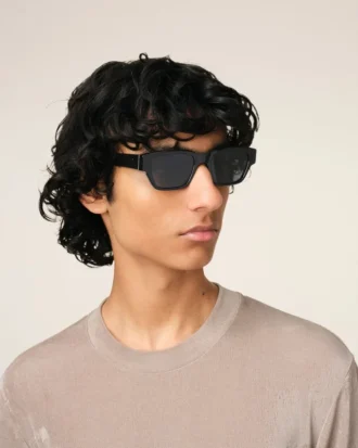Lunettes de soleil noires 75009