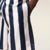 Maillot de bain à rayures longues blanches et bleu marine