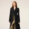Manteau ajusté à simple boutonnage en laine vierge noire